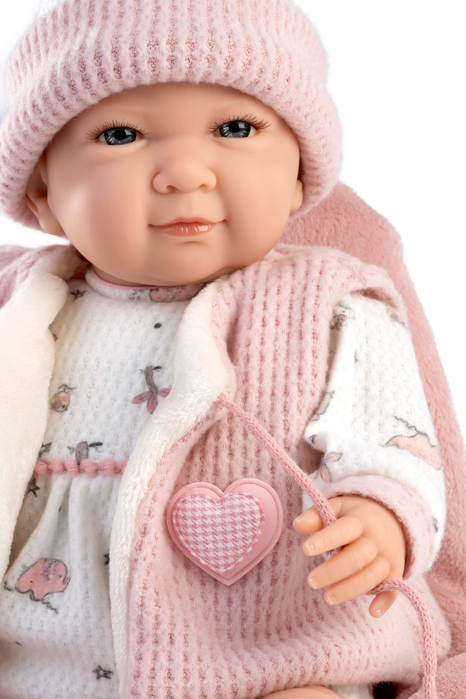 MI PEQUEÑO REBORN CON MANTITA Y CHALECO 4558